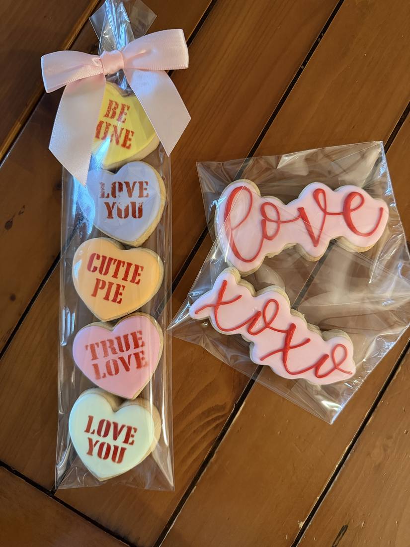 Conversation heart and love script cookies